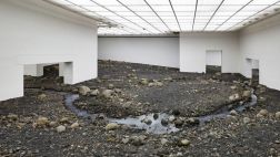 Artista crea espectacular 'río' interno en museo de Dinamarca