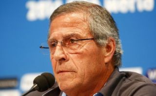 Óscar Tabárez tiene acuerdo para seguir dirigiendo a Uruguay