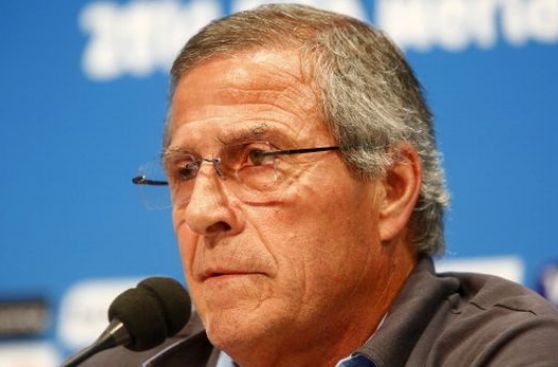 Óscar Tabárez tiene acuerdo para seguir dirigiendo a Uruguay