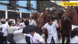 Huelga médica: Así fue el enfrentamiento de galenos y policías