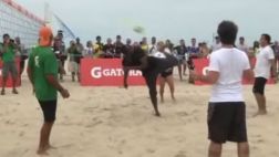 Mira los lujos de Usain Bolt jugando fútbol playa en Brasil