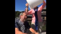 George W. Bush tomó su balde de agua helada y retó a Clinton