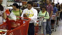 Venezuela: millonaria multa a supermercado por cajas cerradas