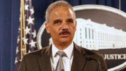 Eric Holder, el hombre que ayudó a calmar las aguas en Ferguson
