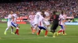 Video demuestra que Cristiano lanzó dos puñetazos a Diego Godín