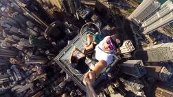 VIDEO: Así tomaron uno de los 'selfies' más riesgosos hasta hoy