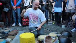 Música callejera con mucho metal