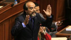 Mauricio Mulder tildó al PPC de “partido tibio” por abstenerse