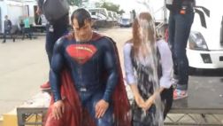 Superman y Lois Lane cumplieron con el Ice Bucket Challenge