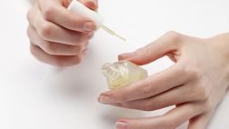 ¿Uñas seguras? Crean esmalte que detecta drogas en tus bebidas