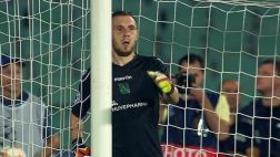 Defensa atajó dos penales y su equipo clasificó en Champions