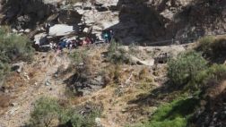 Tres personas desaparecen en río Mantaro trás vuelco de auto