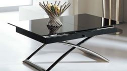 Ahorra espacio en tu sala con esta mesa convertible