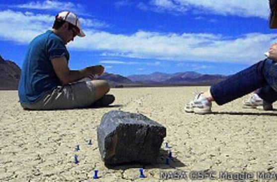 Resuelven el misterio de las rocas viajeras de California