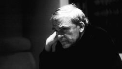 Milan Kundera regresa con "La fiesta de la insignificancia"