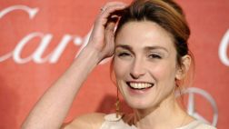 Condenan a revista "Closer" por foto de Julie Gayet