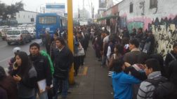 Corredor Azul: siguen largas colas y caos para abordar buses