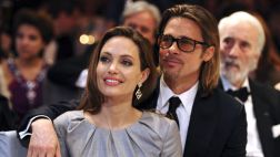 Angelina Jolie lució dibujos de sus hijos en su velo de novia