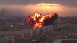 La impactante caída de un avión sobre una zona residencial