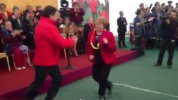 Michelle Bachelet la rompe bailando una salsa de Celia Cruz