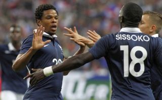Francia derrotó 1-0 a España en París con golazo de Rémy