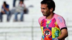 Arquero rindió tributo a Cerati usando camiseta con su rostro