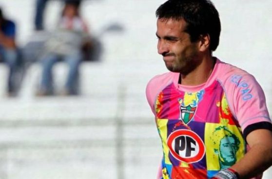 Arquero rindió tributo a Cerati usando camiseta con su rostro