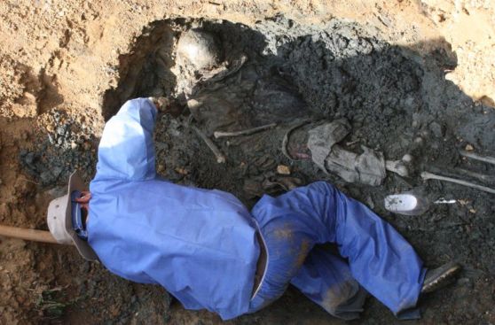 Así se exhumaron restos humanos en la selva de Junín [Fotos]