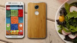 Moto X: un celular de alta gama con elegancia de cuero y madera