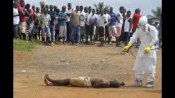 Habitantes de Liberia huyen de enfermos de ébola abandonados