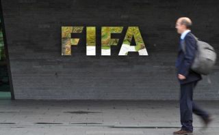 Arrestan a miembro de la FIFA por corrupción y lavado de dinero