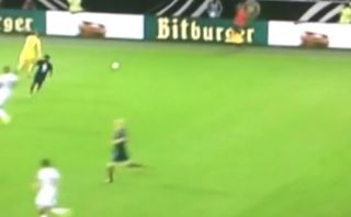 ¿Qué trató de hacer Manuel Neuer en esta singular jugada?
