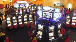 Ladrones de casino serían identificados por cámara de seguridad