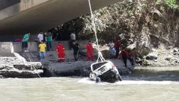 Chofer de camioneta que cayó al río Vilcanota fue hallado vivo