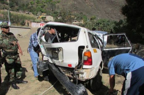 Intervienen a esposa de chofer de camioneta con droga