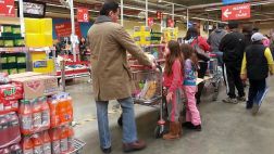 ¿Es necesario ser revisado al salir de los supermercados?