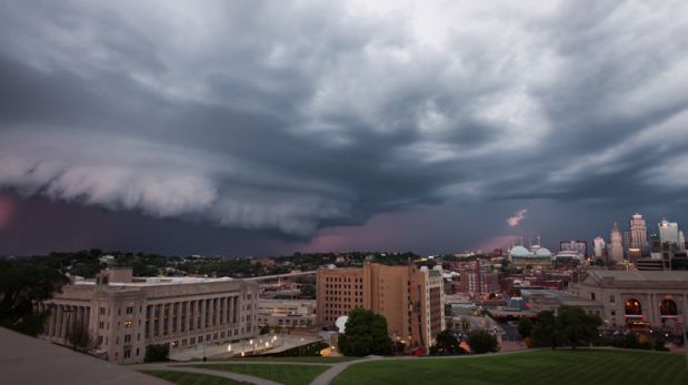 Video: Mira estas impresionantes nubes de tormenta sobre Kansas
