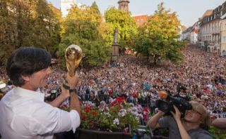 Joachim Löw llevó la Copa del Mundo a su ciudad natal