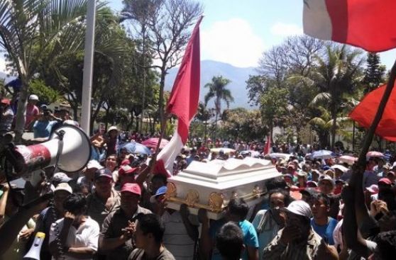 Editorial: Negociación y muerte en La Convención