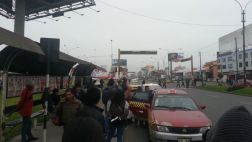Transportistas se concentran en Campo de Marte para protestar