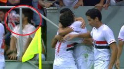 Hincha se golpeó fuertemente el rostro por celebrar un gol así