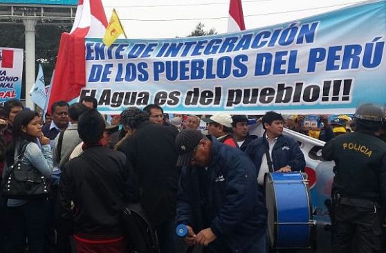 Unas 500 personas protestan contra privatización de Sedapal