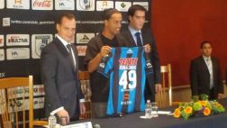 Ronaldinho fue presentado de forma oficial en el Querétaro
