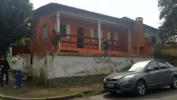 Queman casa de aficionada que gritó insultos racistas a arquero