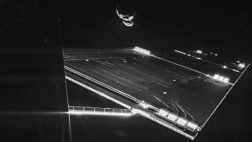 El extraordinario selfie de un satélite y un cometa