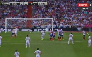 La espectacular atajada de Moyá en tiro libre de Gareth Bale