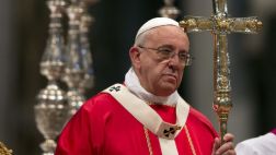 Francisco ofició el matrimonio de una madre soltera
