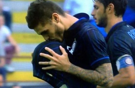 Mauro Icardi festejó de manera especial su 'hat-trick'