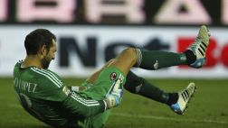 Diego López se lesiona tras un 'blooper' con gol en contra