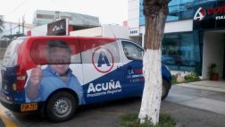 Acuña usa vehículo y local de su universidad para hacer campaña